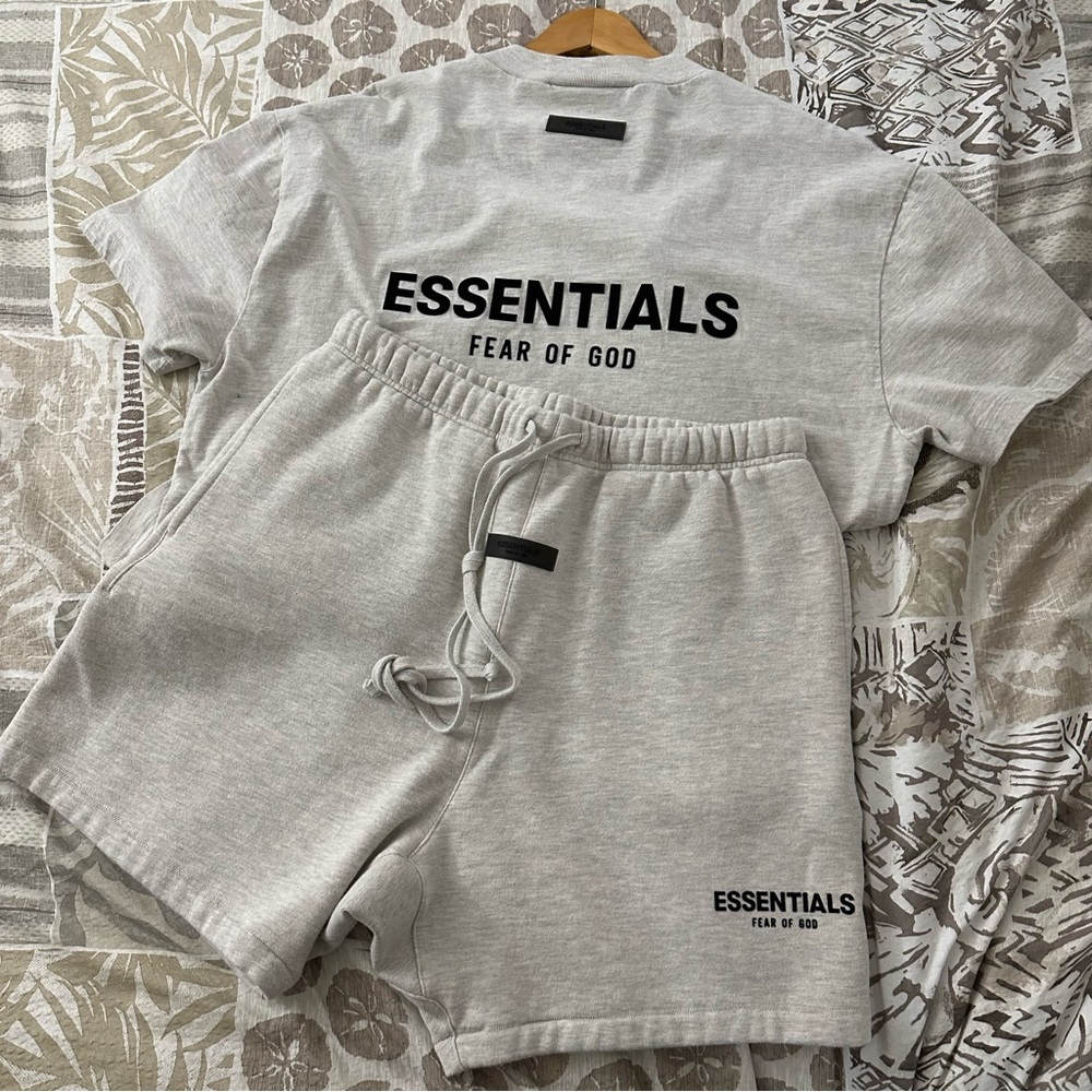 Fear of God ESSENTIALS Set,like new ,shorts are size L. Top is M 100% Authentic